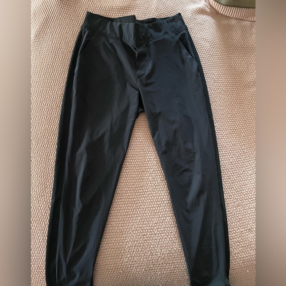 Athleta Pants - Athleta women Brooklyn Ankle Pant size 4 Black
